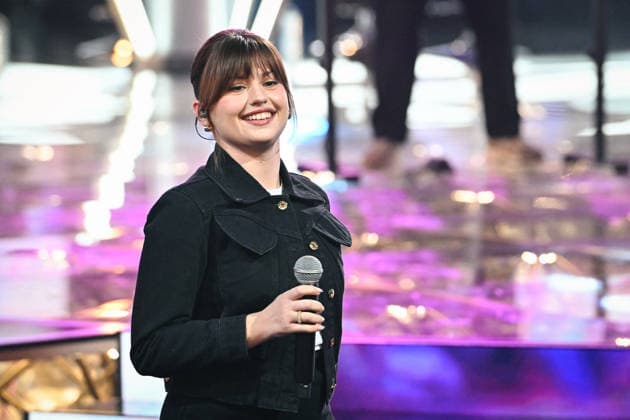 The Telethon show in Paris FA French singer Marine performs during the Telethon show on France Television in Paris on December 5, 2025. Photo by Firas Abdullah ABACAPRESS.COM Paris Ile-de-France France  Copyright: xAbdullahxFiras ABACAx