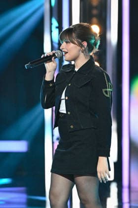 The Telethon show in Paris FA French singer Marine performs during the Telethon show on France Television in Paris on December 5, 2025. Photo by Firas Abdullah ABACAPRESS.COM Paris Ile-de-France France  Copyright: xAbdullahxFiras ABACAx