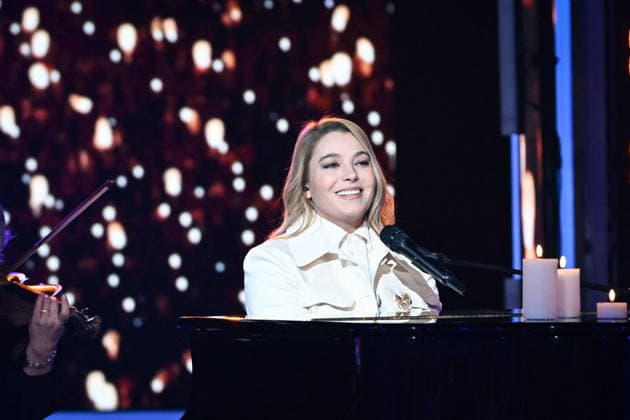 The Telethon show in Paris FA French singer Santa preforms during the Telethon show on France Television in Paris on December 5, 2025. Photo by Firas Abdullah ABACAPRESS.COM Paris Ile-de-France France  Copyright: xAbdullahxFiras ABACAx