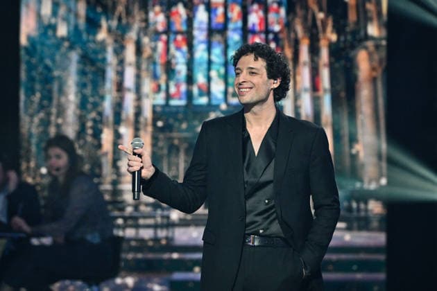 The Telethon show in Paris FA Angelo Del Vecchio performs Notre Dame de Paris during the Telethon show on France Television in Paris on December 5, 2025. Photo by Firas Abdullah ABACAPRESS.COM Paris Ile-de-France France  Copyright: xAbdullahxFiras ABACAx