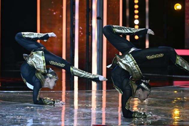 The Telethon show in Paris FA Cirque Phenix performs during the Telethon show on France Television in Paris on December 5, 2025. Photo by Firas Abdullah ABACAPRESS.COM Paris Ile-de-France France  Copyright: xAbdullahxFiras ABACAx