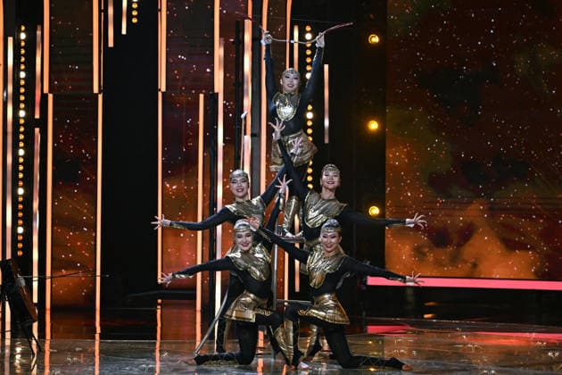 The Telethon show in Paris FA Cirque Phenix performs during the Telethon show on France Television in Paris on December 5, 2025. Photo by Firas Abdullah ABACAPRESS.COM Paris Ile-de-France France  Copyright: xAbdullahxFiras ABACAx