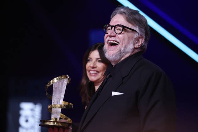 22eme Festival du Film de Marrakech Hommage a Guillermo del Toro Guillermo del Toro, with the Tribute Award, and Maribel Verdu during the Tribute Ceremony honoring Guillermo del Toro on day Eight of the 22nd Marrakech International Film Festival Marrakech, Morocco 05 12 2025 451298 2025 12 05 MARRAKECH Morocco  Copyright: xRomualdxMeigneuxx xStarfacex STAR_451298_017