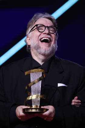 22eme Festival du Film de Marrakech Hommage a Guillermo del Toro Guillermo del Toro, with the Tribute Award during the Tribute Ceremony honoring Guillermo del Toro on day Eight of the 22nd Marrakech International Film Festival Marrakech, Morocco 05 12 2025 451298 2025 12 05 MARRAKECH Morocco  Copyright: xRomualdxMeigneuxx xStarfacex STAR_451298_023