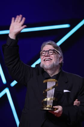 22eme Festival du Film de Marrakech Hommage a Guillermo del Toro Guillermo del Toro, with the Tribute Award during the Tribute Ceremony honoring Guillermo del Toro on day Eight of the 22nd Marrakech International Film Festival Marrakech, Morocco 05 12 2025 451298 2025 12 05 MARRAKECH Morocco  Copyright: xRomualdxMeigneuxx xStarfacex STAR_451298_025
