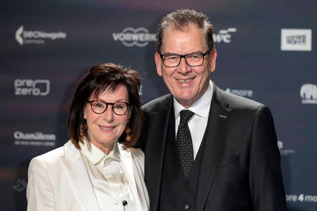 Gerd Müller with his wife Gertie Müller Hoorens at the presentation of the 18 German Sustainability Award 2025 at the Maritim Hotel Düsseldorf, 05 12 2025 Foto:xR.xSchmiegeltx xFuturexImagex dnp0512_5214