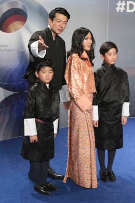 Jigme Khesar Namgyel Wangchuck and Jetsun Pema with family at the presentation of the 18 German Sustainability Award 2025 at the Maritim Hotel Düsseldorf, 05 12 2025 Foto:xR.xSchmiegeltx xFuturexImagex dnp0512_5263