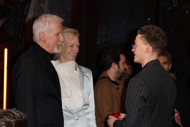 James Cameron, Suzy Amis Cameron et Britain Dalton Avant première du film Avatar Fire and Ash Avatar de Feu et de Cendres à la Seine Musicale de Boulogne Billancourt le 5 décembre 2025 Coadic Guirec Bestimage Preview screening of the film Avatar Fire and Ash at the Seine Musicale in Boulogne Billancourt on December 5, 2025 Paris France  Copyright: xCOADICxGUIRECx xBESTIMAGExCOADICxGUIRECx xBESTIMAGEx