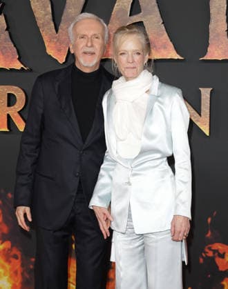 James Cameron et sa femme Suzy Amis Cameron Avant première du film Avatar Fire and Ash Avatar de Feu et de Cendres à la Seine Musicale de Boulogne Billancourt le 5 décembre 2025 Coadic Guirec Bestimage Preview screening of the film Avatar Fire and Ash at the Seine Musicale in Boulogne Billancourt on December 5, 2025 Paris France  Copyright: xCOADICxGUIRECx xBESTIMAGExCOADICxGUIRECx xBESTIMAGEx