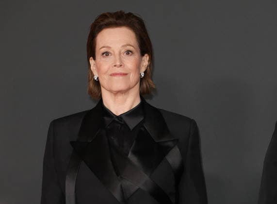 Sigourney Weaver Avant première du film Avatar Fire and Ash Avatar de Feu et de Cendres à la Seine Musicale de Boulogne Billancourt le 5 décembre 2025 Coadic Guirec Bestimage Preview screening of the film Avatar Fire and Ash at the Seine Musicale in Boulogne Billancourt on December 5, 2025 Paris France  Copyright: xCOADICxGUIRECx xBESTIMAGExCOADICxGUIRECx xBESTIMAGEx