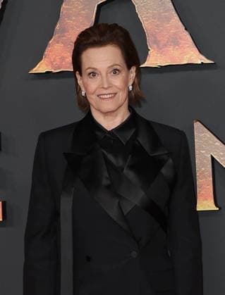 Sigourney Weaver Avant première du film Avatar Fire and Ash Avatar de Feu et de Cendres à la Seine Musicale de Boulogne Billancourt le 5 décembre 2025 Coadic Guirec Bestimage Preview screening of the film Avatar Fire and Ash at the Seine Musicale in Boulogne Billancourt on December 5, 2025 Paris France  Copyright: xCOADICxGUIRECx xBESTIMAGExCOADICxGUIRECx xBESTIMAGEx