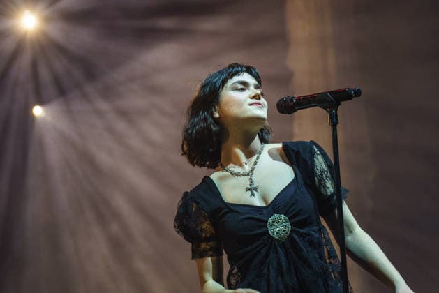 The Last Dinner Party performs in Brighton, UK Brighton, UK, The Last Dinner Party, Friday 5 December 2025 at Brighton Centre. Persons pictured: Abigail Morris lead vocals, Credit:Andy Sturmey Avalon United Kingdom  Copyright: xAndyxSturmeyx xAvalonx 1056858043