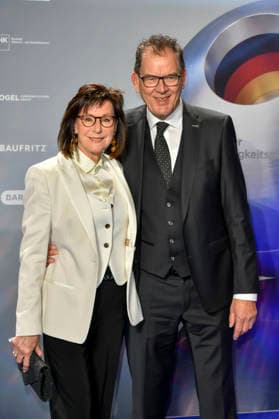ABBduesseldorf Gerd Müller Mueller with Mrs. Gerti Müller Hoorens UNIDO Secretary General on the blue carpet at the 18th German Sustainability Award 2025 ceremony at the Maritim Hotel on 05 12 2025 NRW Germany