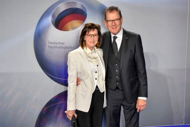 ABBduesseldorf Gerd Müller Mueller with Mrs. Gerti Müller Hoorens UNIDO Secretary General on the blue carpet at the 18th German Sustainability Award 2025 ceremony at the Maritim Hotel on 05 12 2025 NRW Germany