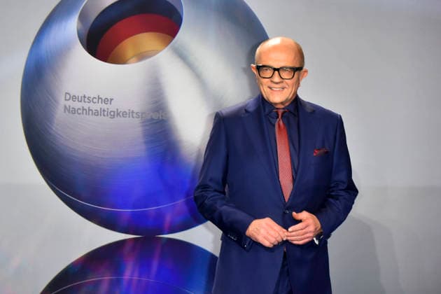 ABBduesseldorf Stefan Schulze Hausmann German journalist guest on the blue carpet at the 18th German Sustainability Award 2025 ceremony at the Maritim Hotel on 05 12 2025 NRW Germany