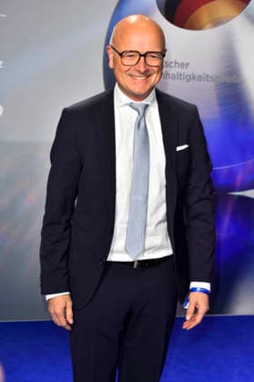 ABBduesseldorf Karsten Schwanke German meteorologist and TV presenter as a guest on the blue carpet at the 18th German Sustainability Award 2025 ceremony at the Maritim Hotel on 05 12 2025 NRW Germany