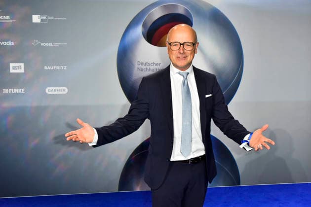 ABBduesseldorf Karsten Schwanke German meteorologist and TV presenter as a guest on the blue carpet at the 18th German Sustainability Award 2025 ceremony at the Maritim Hotel on 05 12 2025 NRW Germany
