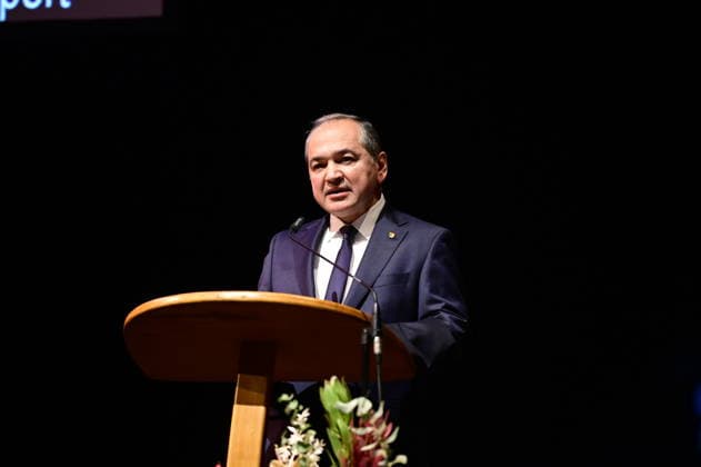 Octavian Ursu at the ceremony for the awarding of the Meridian of Honorary Office at the Gerhart Hauptmann Theater Görlitz Görlitz, 05 12 2025 Copyright: xMatthiasxWehnertx