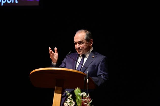 Octavian Ursu at the ceremony for the awarding of the Meridian of Honorary Office at the Gerhart Hauptmann Theater Görlitz Görlitz, 05 12 2025 Copyright: xMatthiasxWehnertx