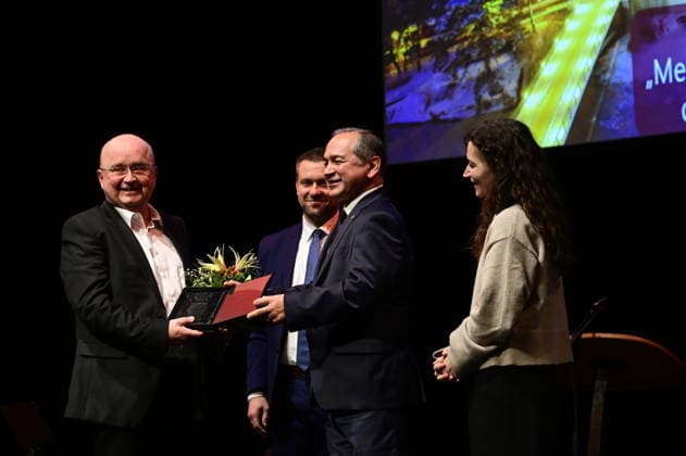 Marco Mende, Martin Schulz, Octavian Ursu and Constanze Geier at the ceremony for the awarding of the Meridian of Honorary Office at the Gerhart Hauptmann Theater Görlitz Görlitz, 05 12 2025 Copyright: xMatthiasxWehnertx