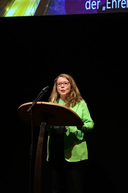 Catrin Hammer at the ceremony for the awarding of the Meridian of Honorary Office at the Gerhart Hauptmann Theater Görlitz Görlitz, 05 12 2025 Copyright: xMatthiasxWehnertx