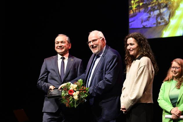 Octavian Ursu, Carsten Liebig, Constanze Geier and Catrin Hammer at the ceremony for the awarding of the Meridian of Honorary Office at the Gerhart Hauptmann Theater Görlitz Görlitz, 05 12 2025 Copyright: xMatthiasxWehnertx