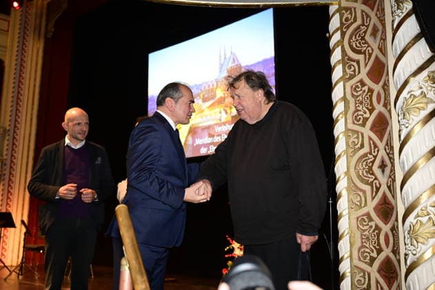 Octavian Ursu and Matthias Eisenberg at the ceremony for the awarding of the Meridian of Honorary Office at the Gerhart Hauptmann Theater Görlitz Görlitz, 05 12 2025 Copyright: xMatthiasxWehnertx