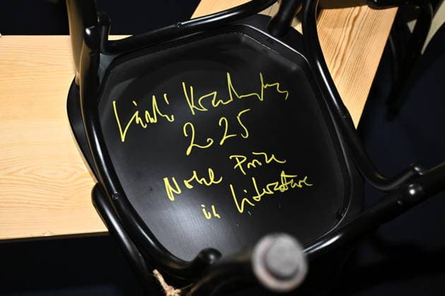 Laszlo Krasznahorkai, laureate in literature, signs the Nobel chairs at the Nobel Museum in Stockholm, Sweden, December 6, 2025 STOCKHOLM SWEDEN x10090x  Copyright: xClaudioxBresciani TTx NOBEL CHAIRS ARE SIGNED BY THE PRIZE WINNERS eLtHAAESpVw