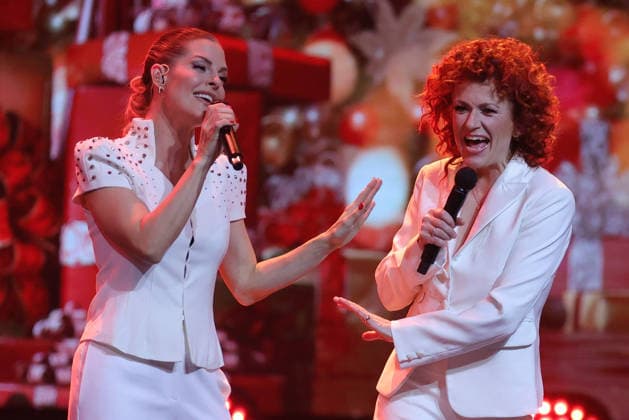 The Great Christmas Show 2025 Sandy Mölling and Lucy Diakovska from the No Angels The Great Christmas Show presented by Giovanni Zarrella ZDF Live broadcast from 04 12 2025 in the Baden Arena Offenburg Offenburg, Baden Württemberg, Germany