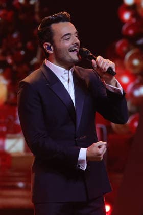 Die große Weihnachtsshow 2025 Moderator Giovanni Zarrella Die große Weihnachtsshow präsentiert von Giovanni Zarrella ZDF Live Sendung vom 04 12 2025 in der Baden Arena Offenburg Offenburg, Baden Württemberg, Germany