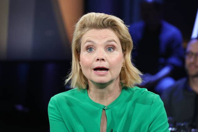 Annette Frier, actress, guest on the NDR Talk Show on 5 12 2025, photo session before the broadcast in the 3 program of NDR television in the Hamburg Lokstedt television studio