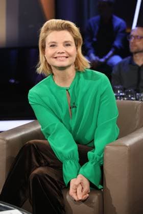 Annette Frier, actress, guest on the NDR Talk Show on 5 12 2025, photo session before the broadcast in the 3 program of NDR television in the Hamburg Lokstedt television studio