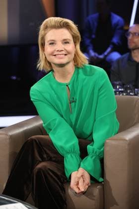 Annette Frier, actress, guest on the NDR Talk Show on 5 12 2025, photo session before the broadcast in the 3 program of NDR television in the Hamburg Lokstedt television studio