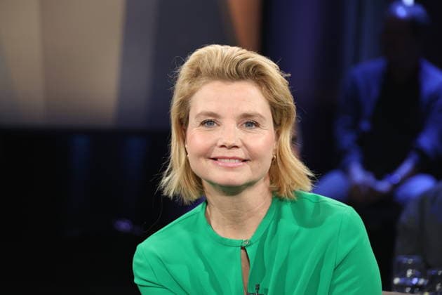 Annette Frier, actress, guest on the NDR Talk Show on 5 12 2025, photo session before the broadcast in the 3 program of NDR television in the Hamburg Lokstedt television studio