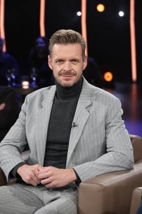 Florian Schroeder, cabaret artist, guest on the NDR Talk Show on 5 12 2025, photo session before the broadcast in the 3 program of NDR television in the Hamburg Lokstedt television studio
