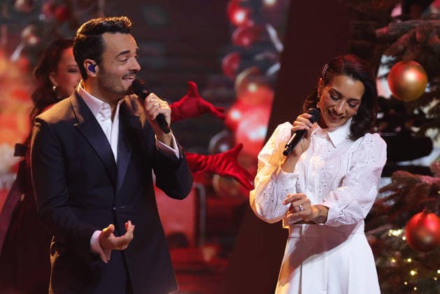 The Great Christmas Show 2025 Presenter Giovanni Zarrella with the No Angels The Great Christmas Show presented by Giovanni Zarrella ZDF Live broadcast from 04 12 2025 in the Baden Arena Offenburg Offenburg, Baden Württemberg, Germany