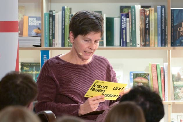 Reading by the Polish Nobel Prize winner Olga Tokarczuk as part of the cultural initiative Literature Ship, in the old Kurdirektion in Bad ISchl, photographed on 5 12 2025, in the old Kurdirektion in Bad Ischl The picture shows the presenter Isabelle Vonlanthen 2025 Reading by the Polish Nobel Prize winn