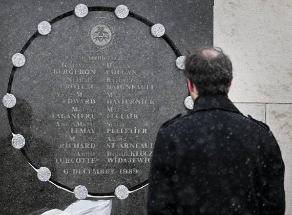 December 6, 2025, Montreal, Pq, Canada: Une personne se tient proÂ¨s d une plaque commo morative en hommage aux victimes de la tuerie de l o°cole Polytechnique de Montro al en 1989, le samedi 6 do cembre 2025. Aujourd hui marque le 36e anniversaire de la fusillade perpo tro e par un antifo ministe qui a fait 14 mortes et 13 blesso es parmi les femmes. LA PRESSE CANADIENNE Montreal Canada  - ZUMAc35_ 20251206_zaf_c35_013 Copyright: xGrahamxHughesx