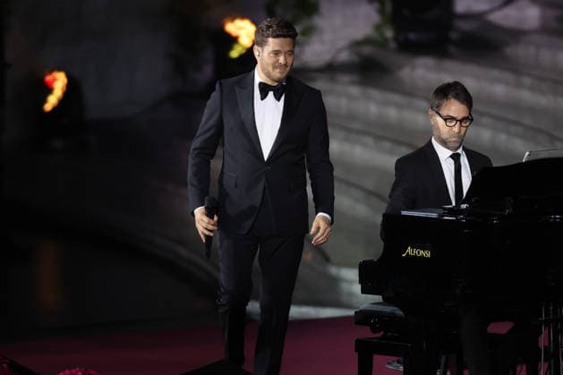 Vatican City, Italy - December 6, 2025: Michael Steven Buble performs in concert before the Pope. Pope Leo XIV attends the concert for the poor with Canadian singer Michael Steven Buble and Serena Autieri held in the Paul VI Hall in the Vatican.  Copyright: xmarcoxiacobuccix xipa-agency.netx xmarcoxiacobuccix IPA_Agency_IPA68834407