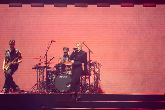 December 6, 2025, Inglewood, California, USA: Reneo Rapp performing during Heart Radio Jingle Ball 2025 at the Intuit Dome in Inglewood California on December 5th, 2025. Inglewood USA - ZUMAt169 20251206_zep_t169_007 Copyright: xConnorxTerryx