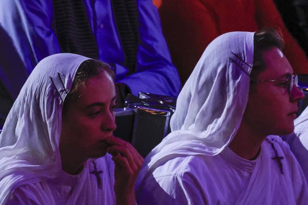 Christmas Concert with the Poor at the Vatican VATICAN CITY, VATICAN, DECEMBER 06: Nuns attend the Christmas concert with the Poor In the Paul VI hall at the Vatican, on December 06, 2025. Riccardo De Luca Anadolu Vatican City Vatican. Editorial use only. Please get in touch for any other usage.  Copyright: x2025xAnadoluxRiccardoxDexLucax