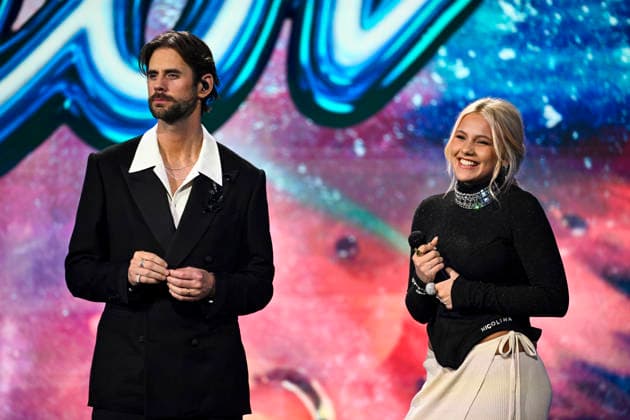 STOCKHOLM, SWEDEN 20251206 Hosts Pär Lernström and Nicolina Mercedes Brandström during the final of Idol 2025 STOCKHOLM SWEDEN x10060x  Copyright: xHenrikxMontgomery TTx IDOL 2025 DeHuHwEKGoQ