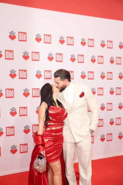 Donation gala A Heart for Children 2025 Leyla Lahouar and Mike Heiter at the TV donation gala A Heart for Children at Studio Adlershof on 06 12 2025 in Berlin Copyright: xEventpressxKochanx