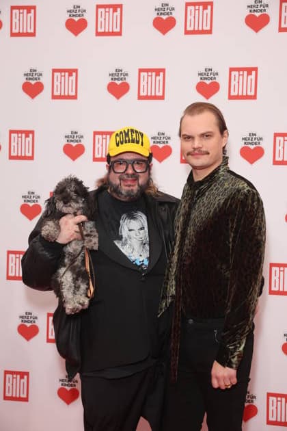 Donation gala Ein Herz für Kinder 2025 Oliver Polak and Wilson Gonzalez Ochsenknecht at the TV donation gala Ein Herz für Kinder at Studio Adlershof on 06 12 2025 in Berlin Copyright: xEventpressxKochanx