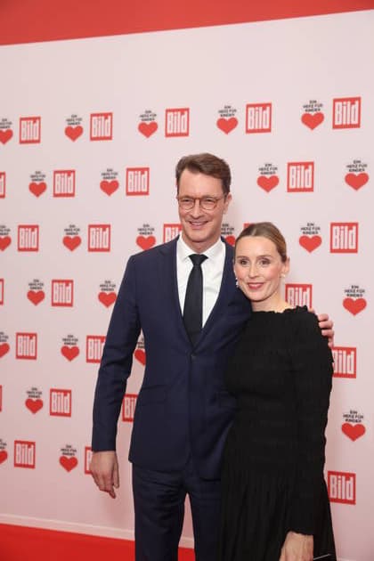 Donation gala Ein Herz für Kinder 2025 Hendrik Wuest and Katharina Wüst at the TV donation gala Ein Herz für Kinder at Studio Adlershof on 06 12 2025 in Berlin Copyright: xEventpressxKochanx