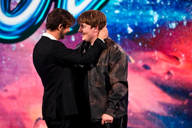 STOCKHOLM, SWEDEN 20251206 Host Pär Lernström and finalist Love Hedlund Stenmarck during the final of Idol 2025 STOCKHOLM SWEDEN x10060x  Copyright: xHenrikxMontgomery TTx IDOL 2025 fHJm9Ey7WcY