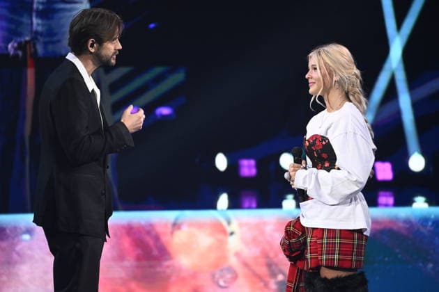 STOCKHOLM, SWEDEN 20251206 Hosts Pär Lernström and Nicolina Mercedes Brandström during the final of Idol 2025 STOCKHOLM SWEDEN x10060x  Copyright: xHenrikxMontgomery TTx IDOL 2025 c2AeAjuz0pc