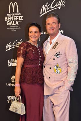 Sasha Dick Brave and Julia Roentgen at the benefit gala for the McDonalds Childrens Aid Foundation on 6 12 2025 in Munich McDonalds Benefit Gala 2025 in Munich