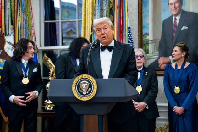 President Donald Trump Awards 2025 Kennedy Center Honorees With Medallions President Donald Trump awards 2025 Kennedy Center Honorees with their medallions during a presentation ceremony in the Oval Office of the White House in Washington, DC on Saturday, December 6, 2025. The honorees this year include country music artist George Straight, actor Sylvester Stallone, members of the rock band Kiss, actor Michael Crawford and singer Gloria Gaynor. Photo by Bonnie Cash Pool ABACAPRESS.COM WASHINGTON DC United States  Copyright: xPool ABACAx