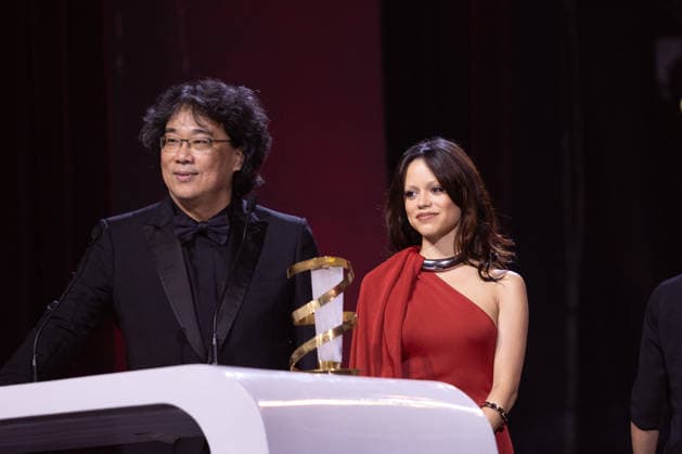 22nd Marrakech International Film Festival Day 9 nb Bong Joon-ho, Jenna Ortega attends the closing ceremony during day 9 of the 22nd Marrakech International Film Festival on December 06, 2025 in Marrakech, Maroc. Photo by Nasser Berzane ABACAPRESS.COM Marrakech  Copyright: xBerzanexNasser ABACAx
